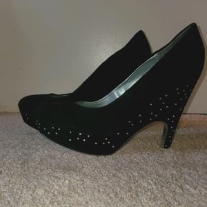 H by Halston Black heels with silver studs